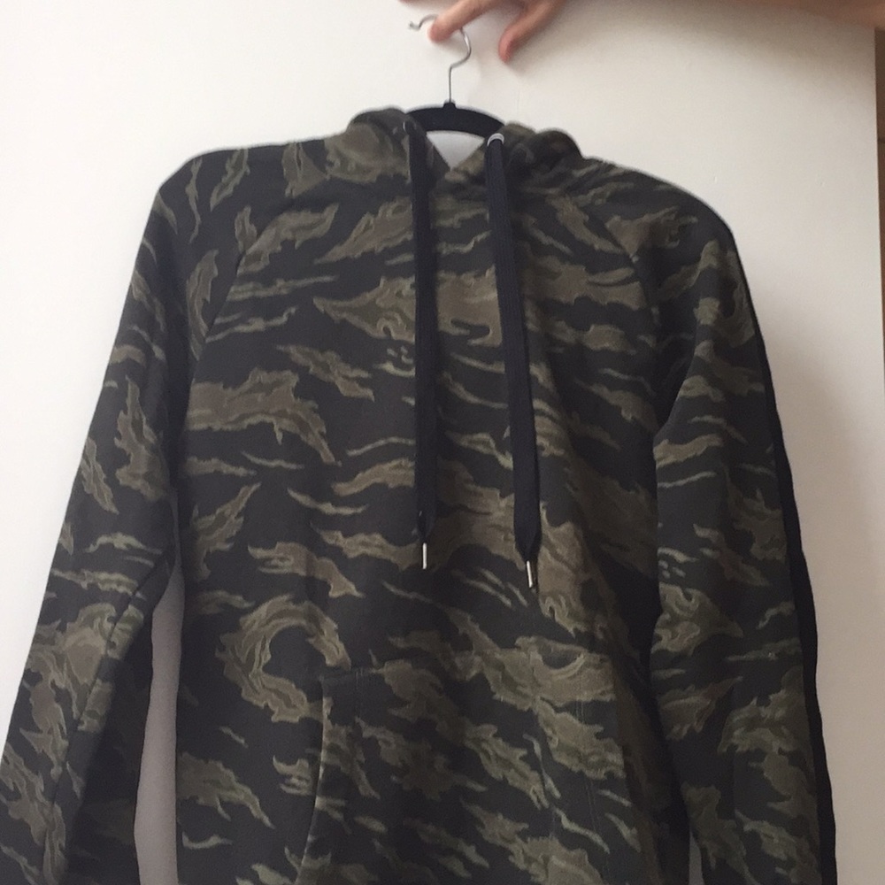 no boundaries camo sweatshirt size xs